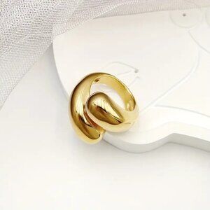 Gold Size 7 Modern Waterdrop Hug Ring